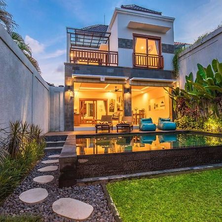 Villa Hitam Putih Legian Bali Seminyak Exteriör bild