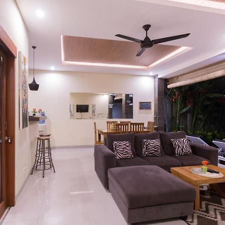 Villa Hitam Putih Legian Bali Seminyak Exteriör bild