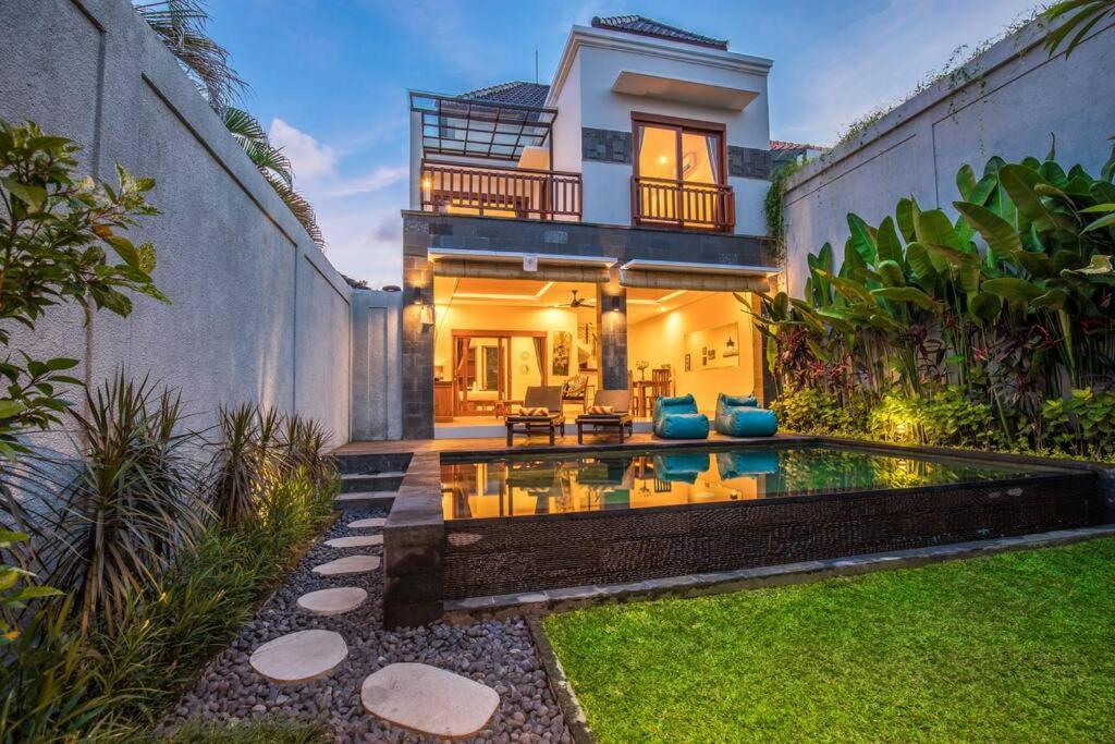 Villa Hitam Putih Legian Bali Seminyak Exteriör bild