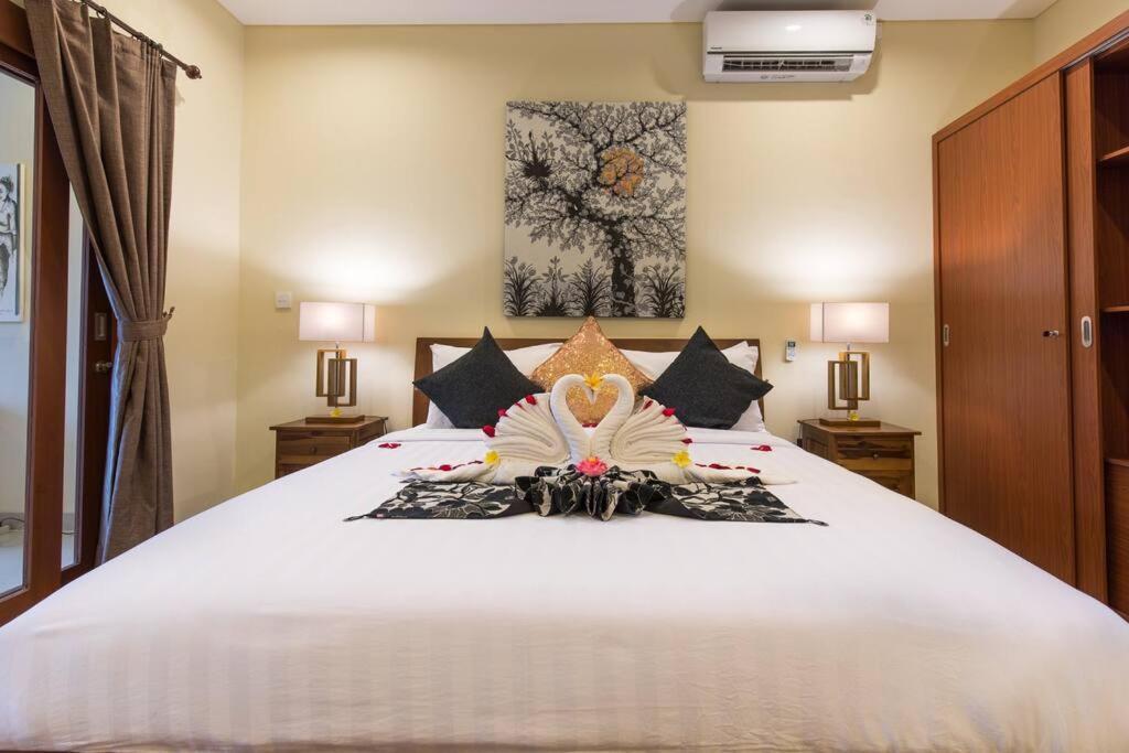 Villa Hitam Putih Legian Bali Seminyak Exteriör bild
