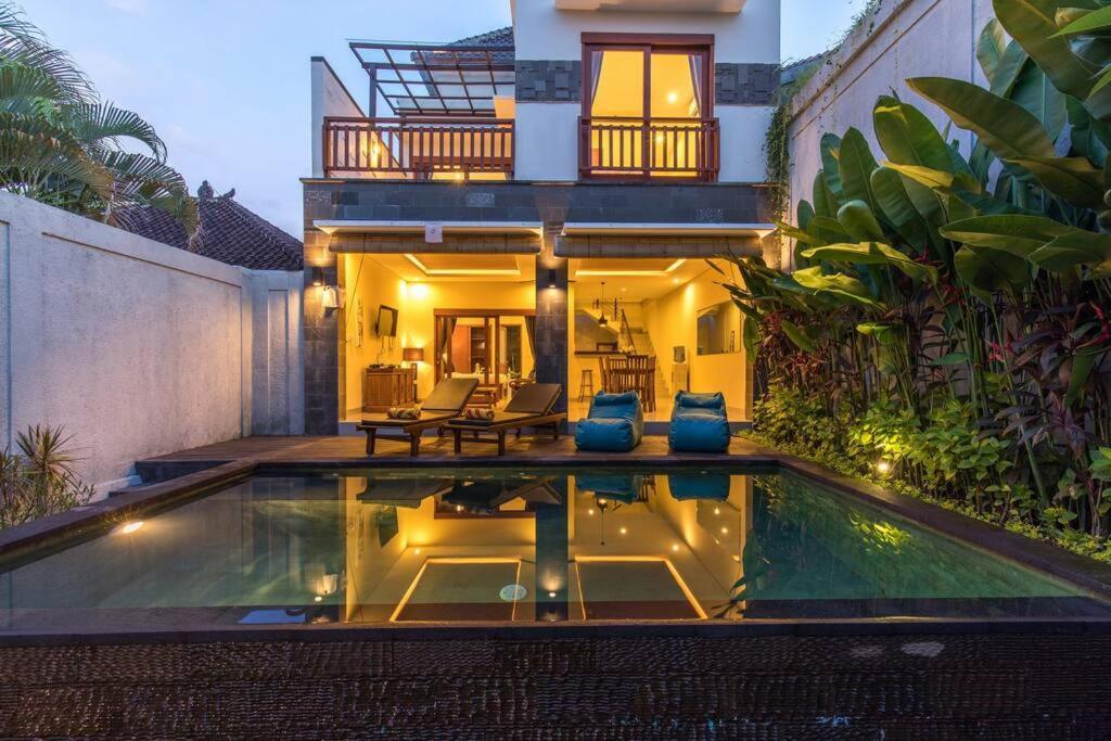 Villa Hitam Putih Legian Bali Seminyak Exteriör bild