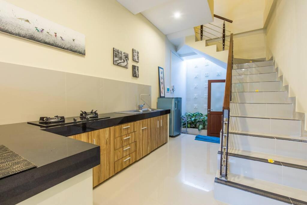 Villa Hitam Putih Legian Bali Seminyak Exteriör bild