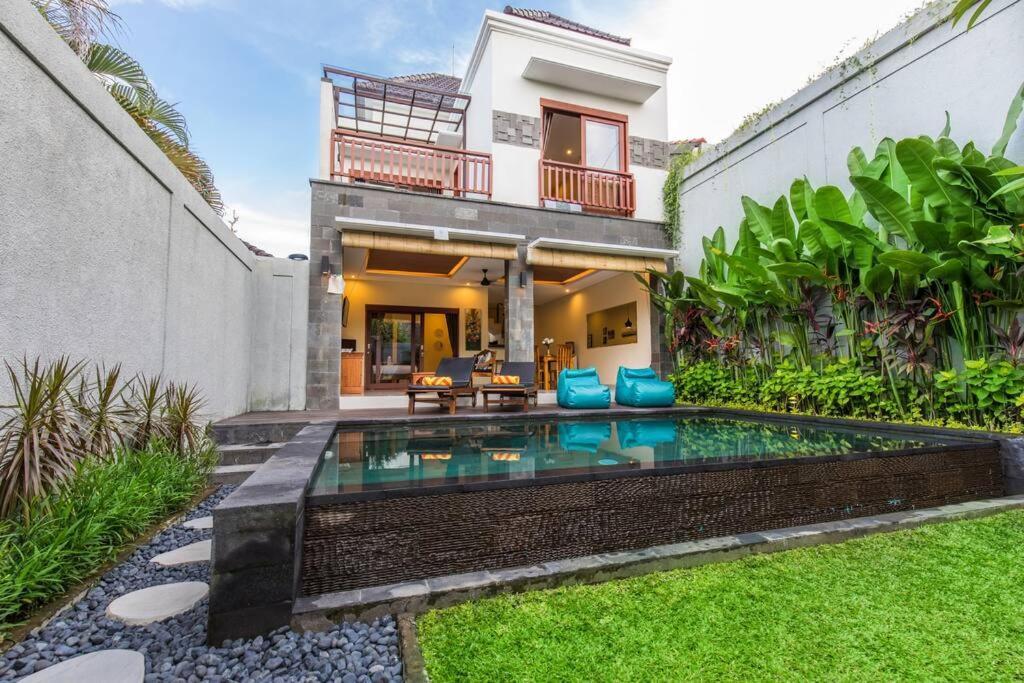 Villa Hitam Putih Legian Bali Seminyak Exteriör bild
