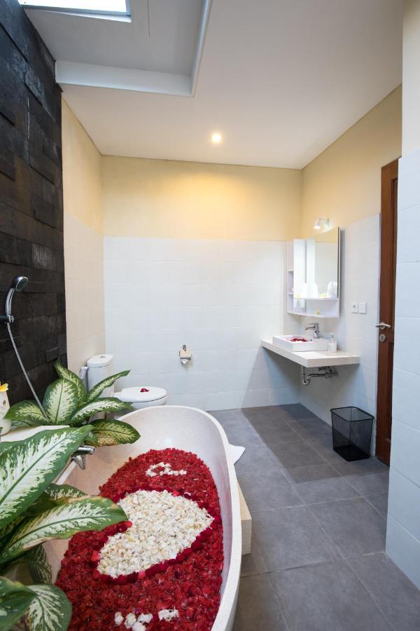 Villa Hitam Putih Legian Bali Seminyak Exteriör bild